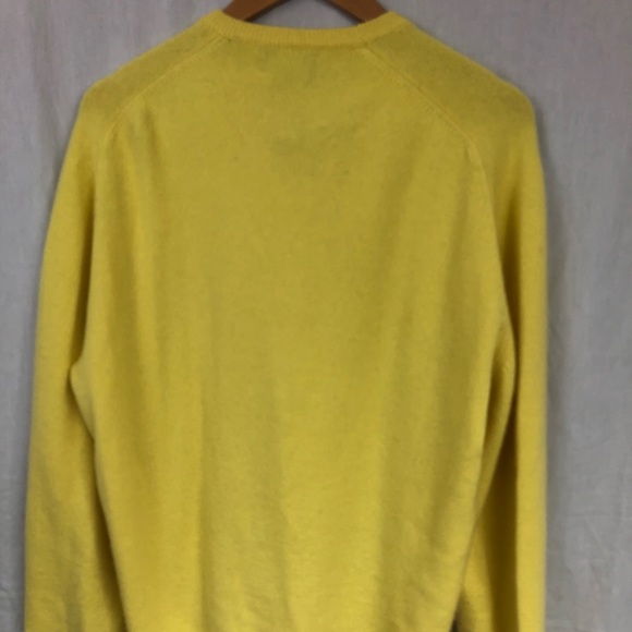 Men’s yellow crew neck cashmere Burberry sweater